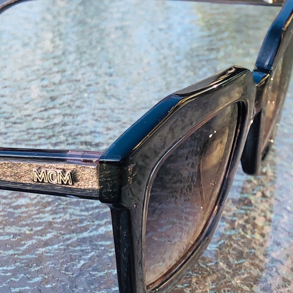 MCM Sunglass gray MCM case included - Picture 3 of 5